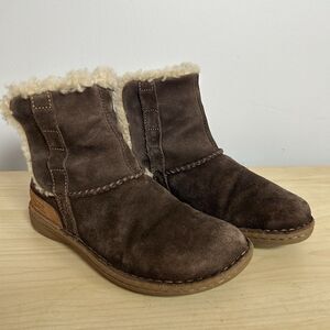 UGG Cambridge Short Boots Brown Sheepskin Womens 5 EU 36